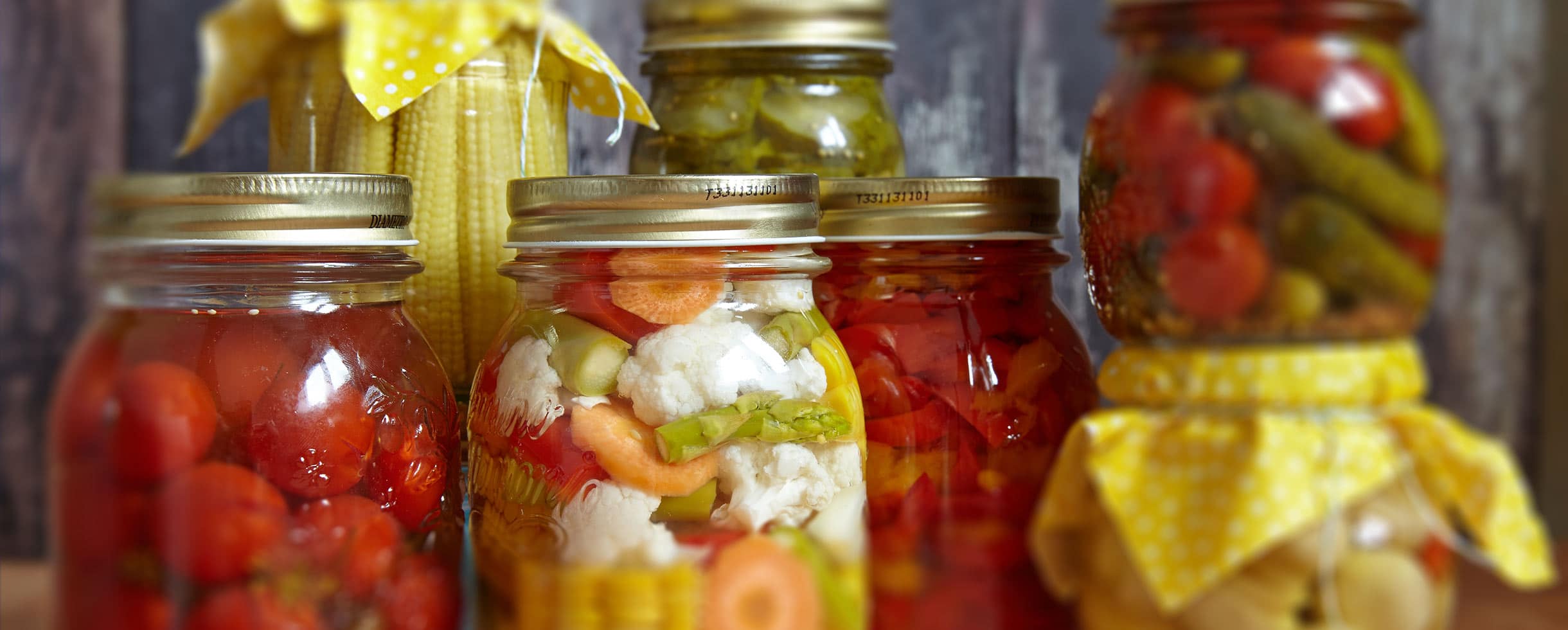 Home canning. Маринованные продукты. Банки с маринадом. Осенние консервы. Консервированные фрукты дома.