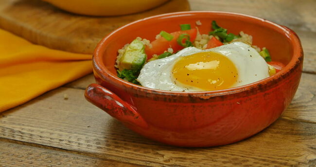 Southwestern Quinoa and Egg Breakfast Bowl 