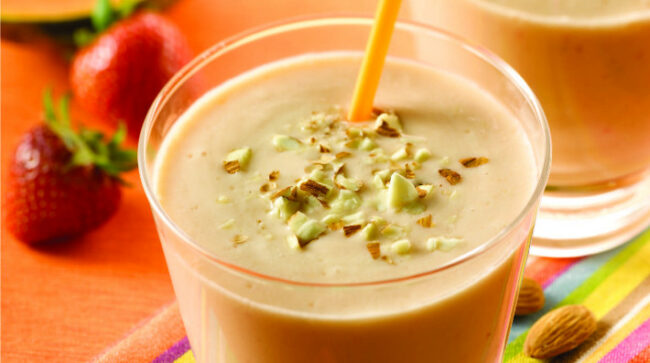 Papaya and Almond Smoothie